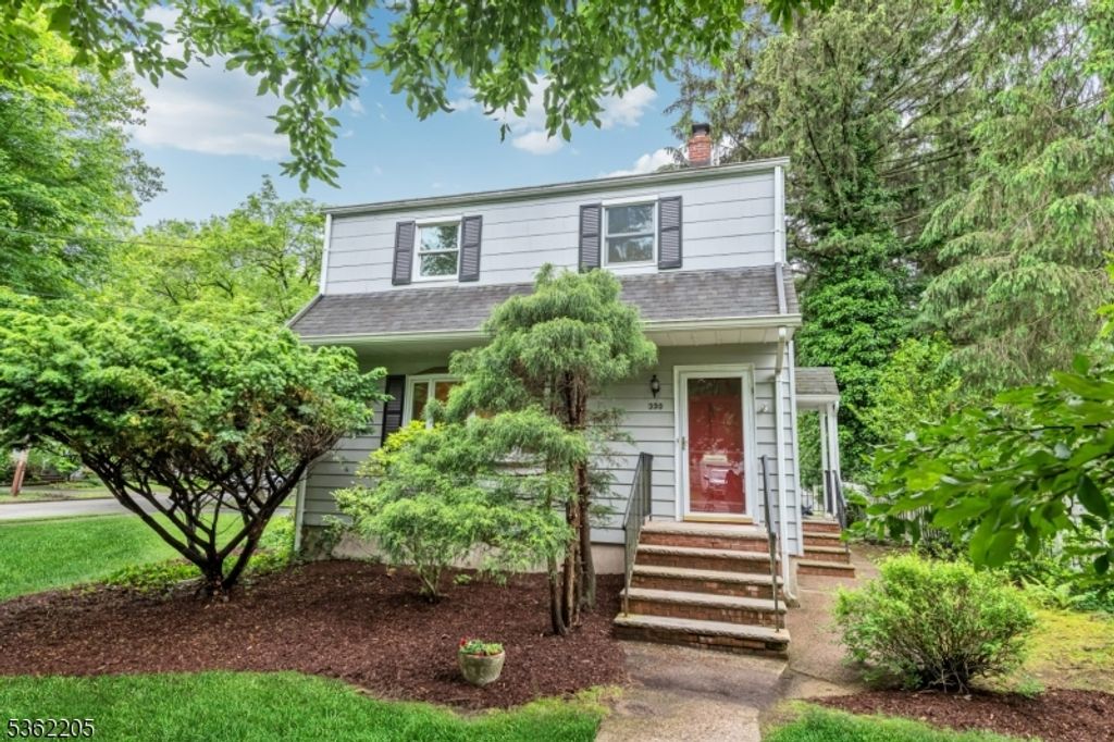 330 Vesta Ct, Ridgewood Village, NJ 07450