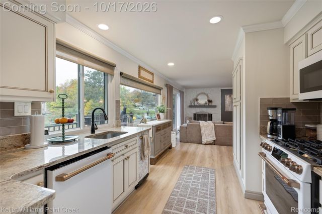 21140 Harrington Street, Clinton Charter Township, MI 48036