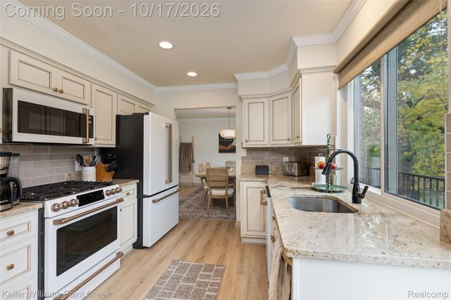 21140 Harrington Street, Clinton Charter Township, MI 48036