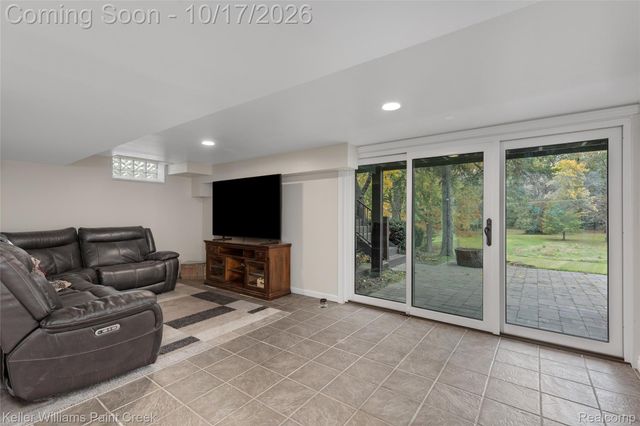 21140 Harrington Street, Clinton Charter Township, MI 48036