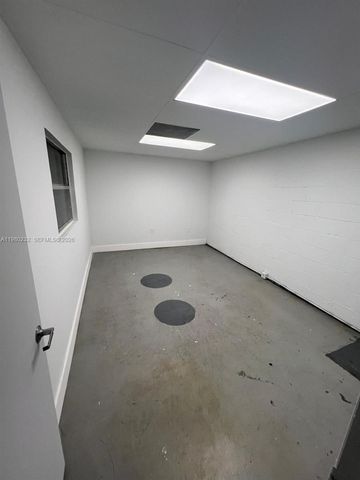 8416 NW 61st St 4, Miami, FL 33166