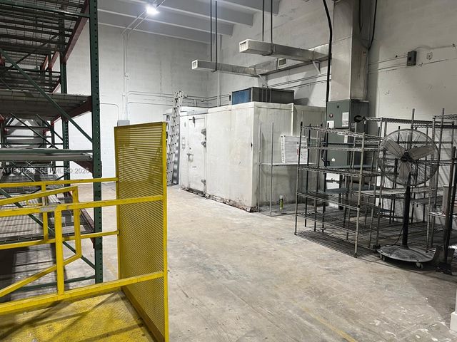 8416 NW 61st St 4, Miami, FL 33166