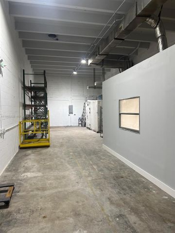 8416 NW 61st St 4, Miami, FL 33166