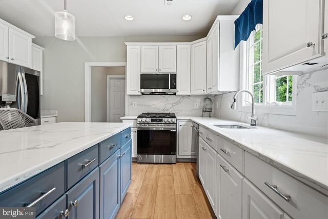 2027 OAK AVE, Jamison, PA 18929