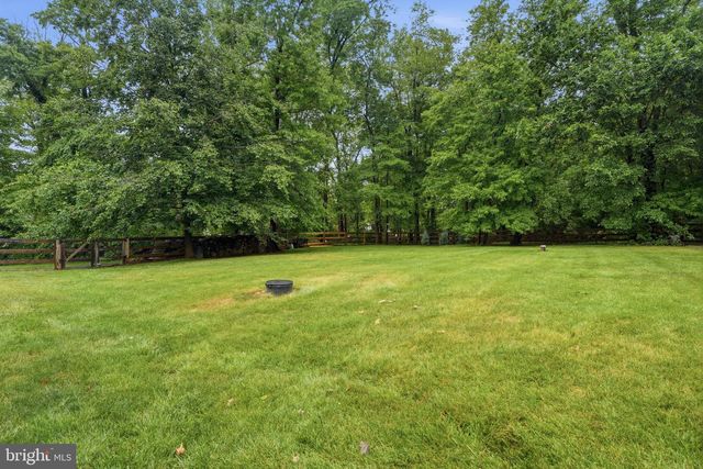 2027 OAK AVE, Jamison, PA 18929