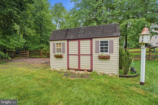 2027 OAK AVE, Jamison, PA 18929