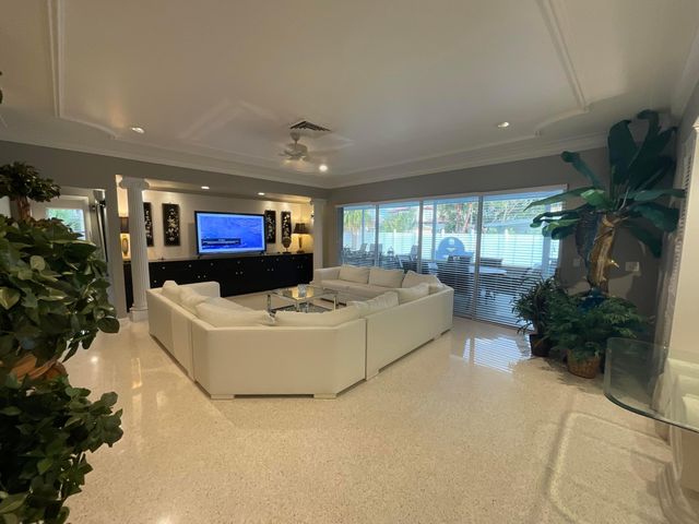 1061 Bimini Lane, West Palm Beach, FL 33404