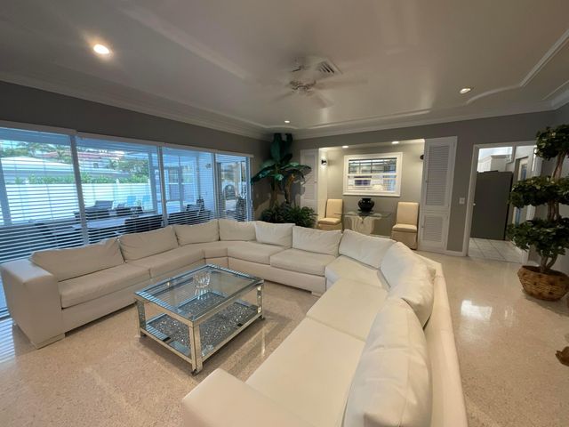 1061 Bimini Lane, West Palm Beach, FL 33404