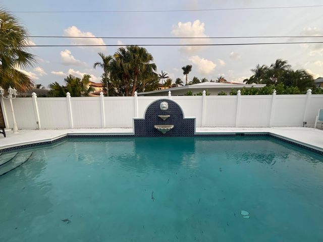 1061 Bimini Lane, West Palm Beach, FL 33404