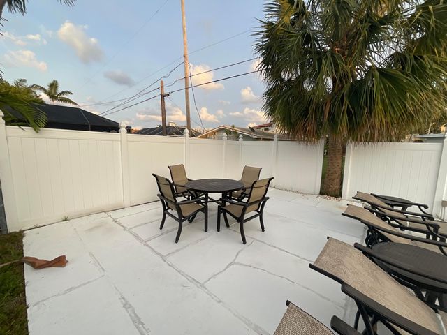 1061 Bimini Lane, West Palm Beach, FL 33404