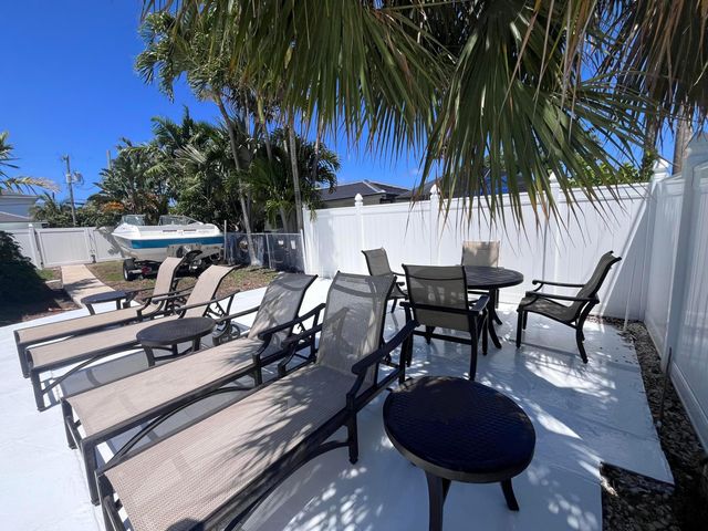 1061 Bimini Lane, West Palm Beach, FL 33404