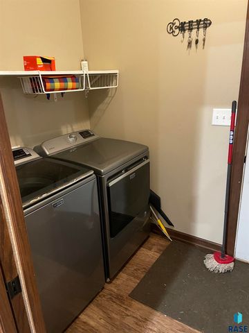 3328 E Broken Arrow St Street, Sioux Falls, SD 57103