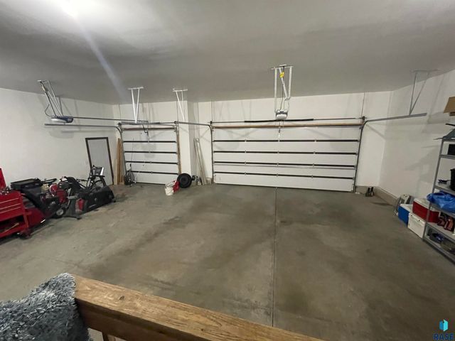 3328 E Broken Arrow St Street, Sioux Falls, SD 57103