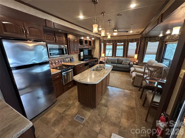 112 Sparrow Lane, New London, NC 28127