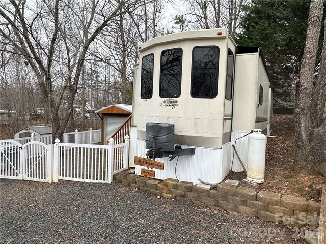 112 Sparrow Lane, New London, NC 28127