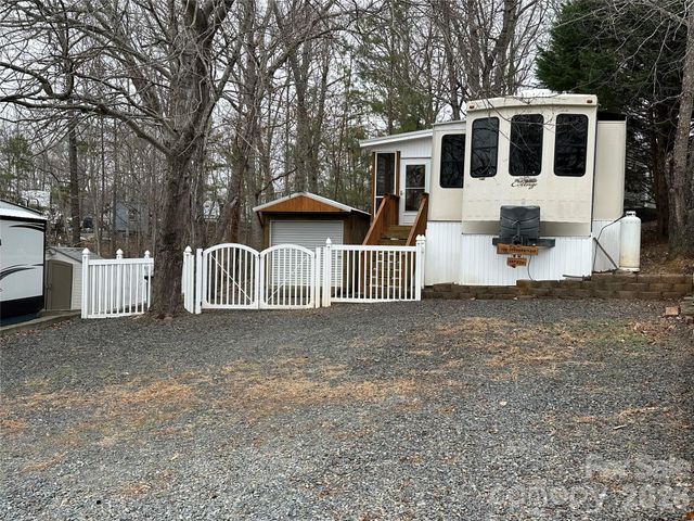 112 Sparrow Lane, New London, NC 28127