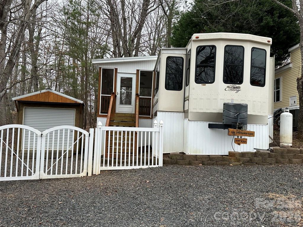 112 Sparrow Lane, New London, NC 28127