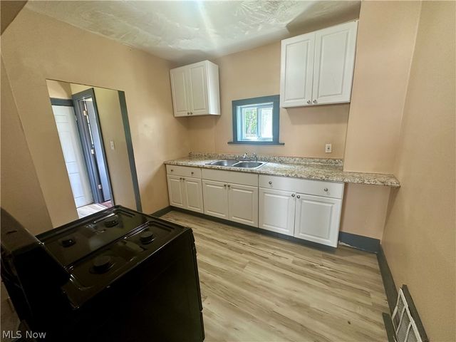280 Lake Street, Akron, OH 44301
