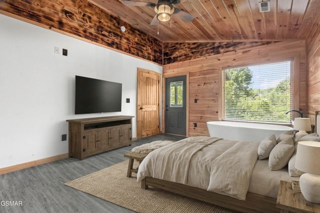 353 Oak Lake Drive, Sevierville, TN 37876