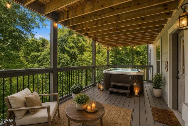 353 Oak Lake Drive, Sevierville, TN 37876