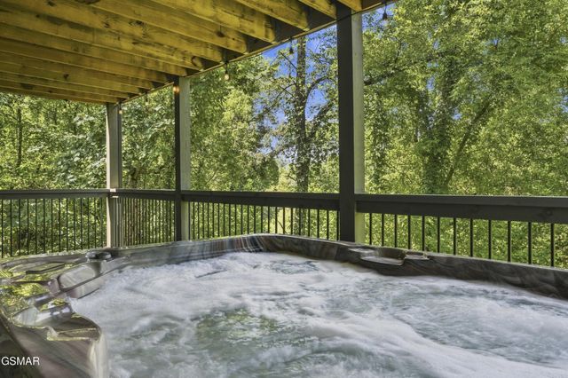 353 Oak Lake Drive, Sevierville, TN 37876