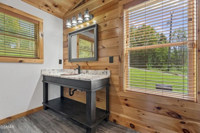 353 Oak Lake Drive, Sevierville, TN 37876