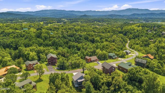 353 Oak Lake Drive, Sevierville, TN 37876