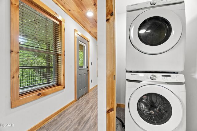 353 Oak Lake Drive, Sevierville, TN 37876