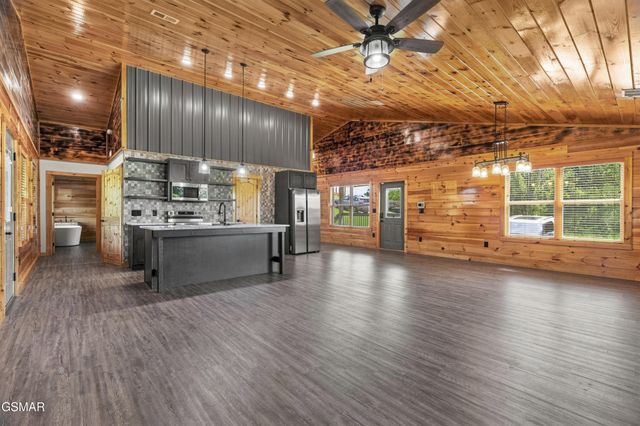 353 Oak Lake Drive, Sevierville, TN 37876