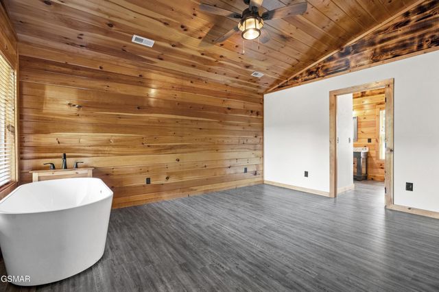 353 Oak Lake Drive, Sevierville, TN 37876