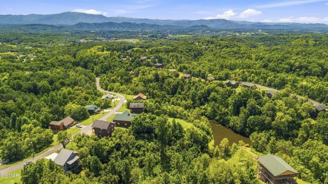 353 Oak Lake Drive, Sevierville, TN 37876