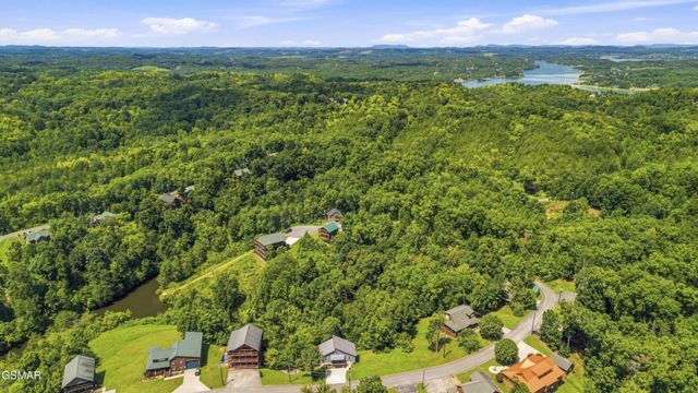 353 Oak Lake Drive, Sevierville, TN 37876