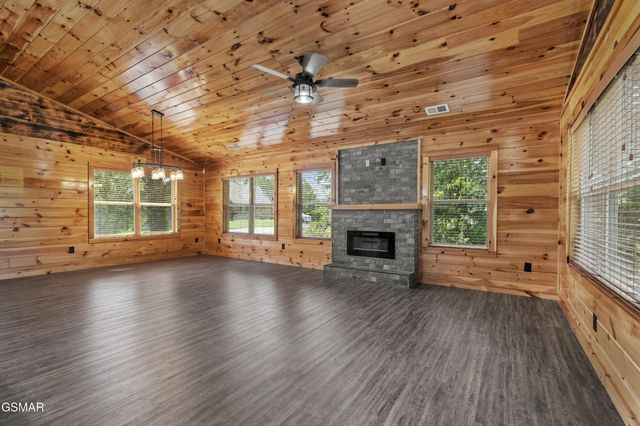 353 Oak Lake Drive, Sevierville, TN 37876