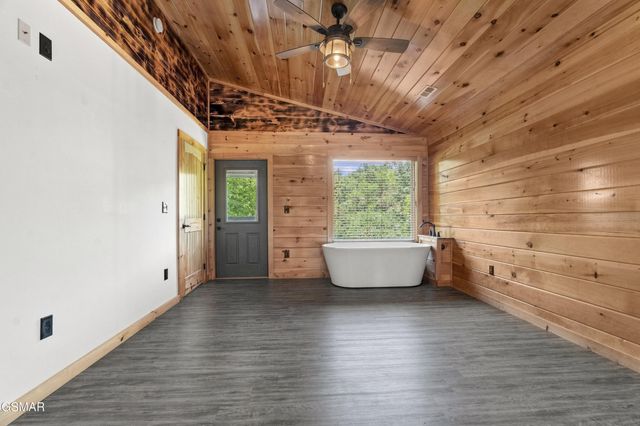 353 Oak Lake Drive, Sevierville, TN 37876