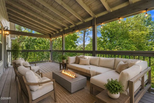353 Oak Lake Drive, Sevierville, TN 37876