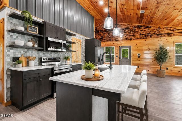 353 Oak Lake Drive, Sevierville, TN 37876