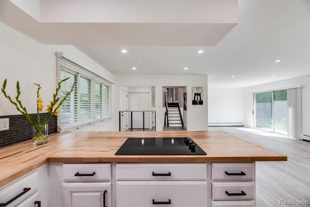 2862 Rossmoor Circle, Bloomfield Hills, MI 48302