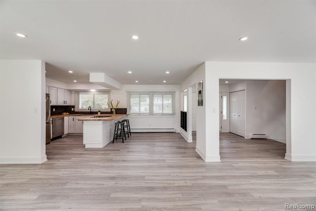 2862 Rossmoor Circle, Bloomfield Hills, MI 48302