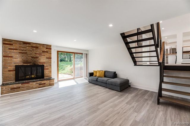 2862 Rossmoor Circle, Bloomfield Hills, MI 48302