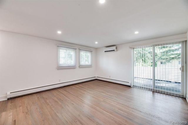 2862 Rossmoor Circle, Bloomfield Hills, MI 48302