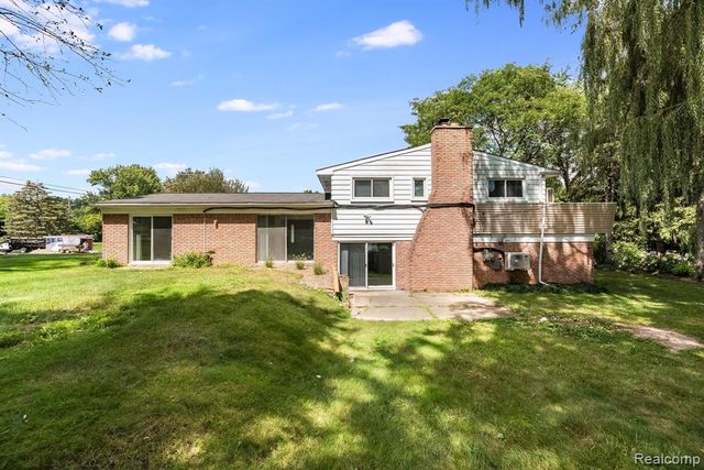 2862 Rossmoor Circle, Bloomfield Hills, MI 48302