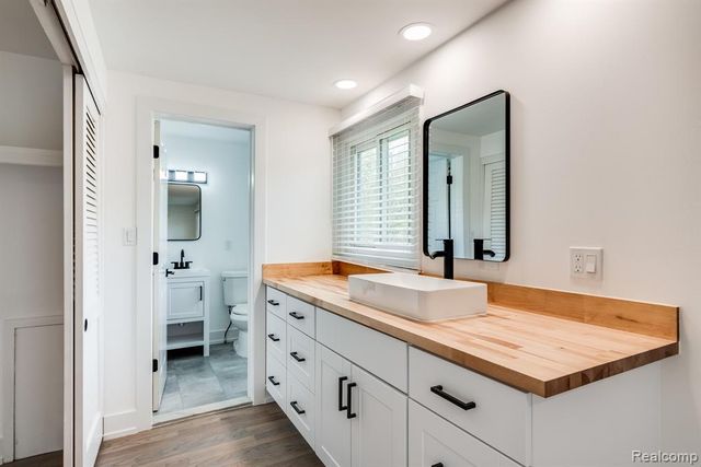 2862 Rossmoor Circle, Bloomfield Hills, MI 48302