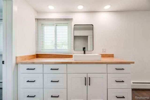 2862 Rossmoor Circle, Bloomfield Hills, MI 48302