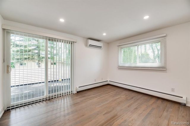 2862 Rossmoor Circle, Bloomfield Hills, MI 48302