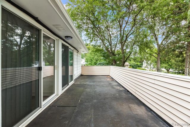 2862 Rossmoor Circle, Bloomfield Hills, MI 48302