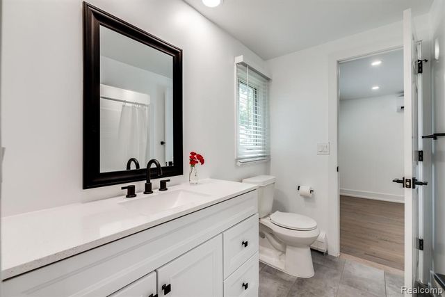 2862 Rossmoor Circle, Bloomfield Hills, MI 48302