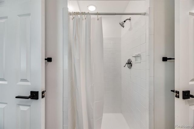 2862 Rossmoor Circle, Bloomfield Hills, MI 48302