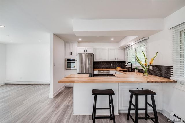 2862 Rossmoor Circle, Bloomfield Hills, MI 48302