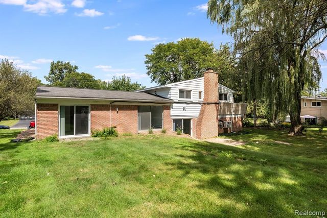 2862 Rossmoor Circle, Bloomfield Hills, MI 48302