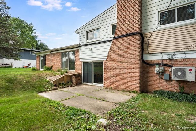 2862 Rossmoor Circle, Bloomfield Hills, MI 48302